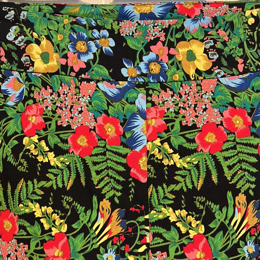 Soft Surroundings Black Floral Cropped Pants - Picture 2 of 13